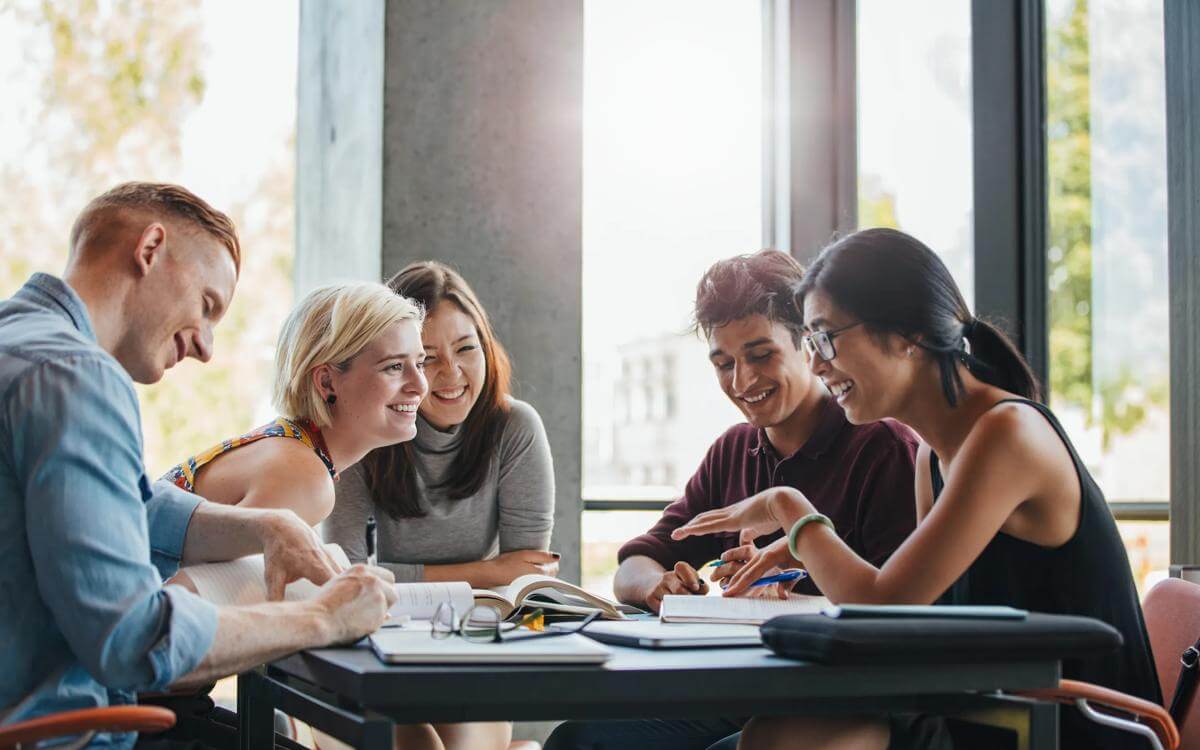 Transforming higher education: Lessons from the Academies Programme in schools for university leadership